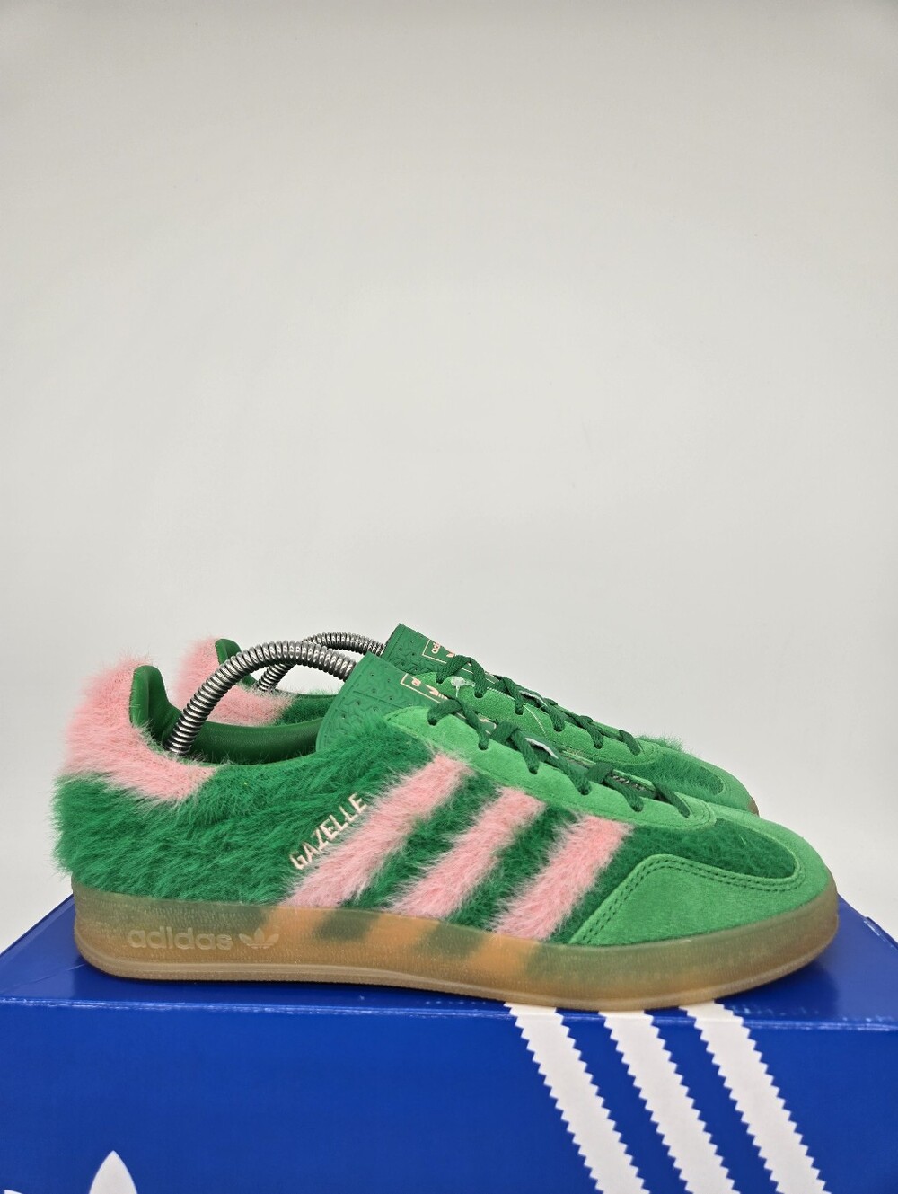 adidas Women's Gazelle Indoor Green Glow Pink Shoes Size 9 - Picture 3 of 8